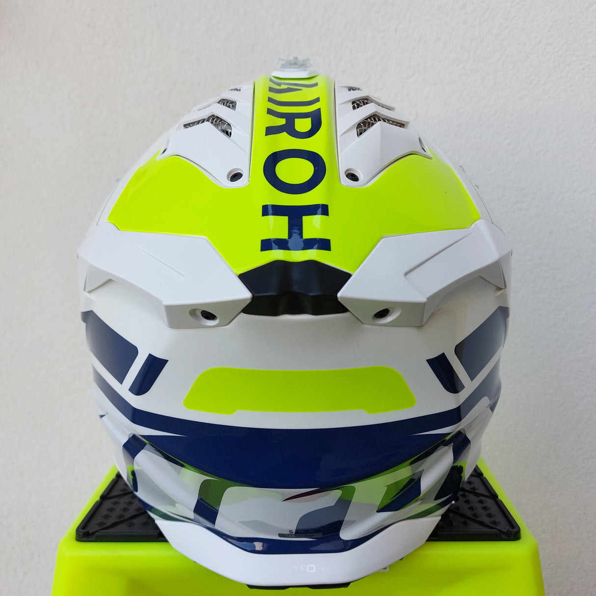 Airoh Aviator 3 SPIN Helmet - Yellow/Blue Gloss