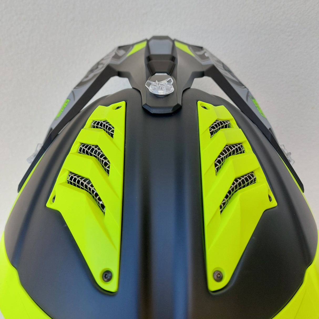 Airoh Aviator 3 GLORY Helmet - Yellow Matt